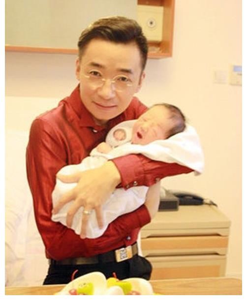 漂亮|高博漂亮的老婆曝光，他没能成央视一哥，在生活中却是妥妥的一哥