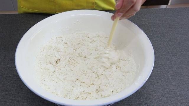 外婆用了40年烙饼做法,柔软多层,凉了不发硬,学会给家人露一手