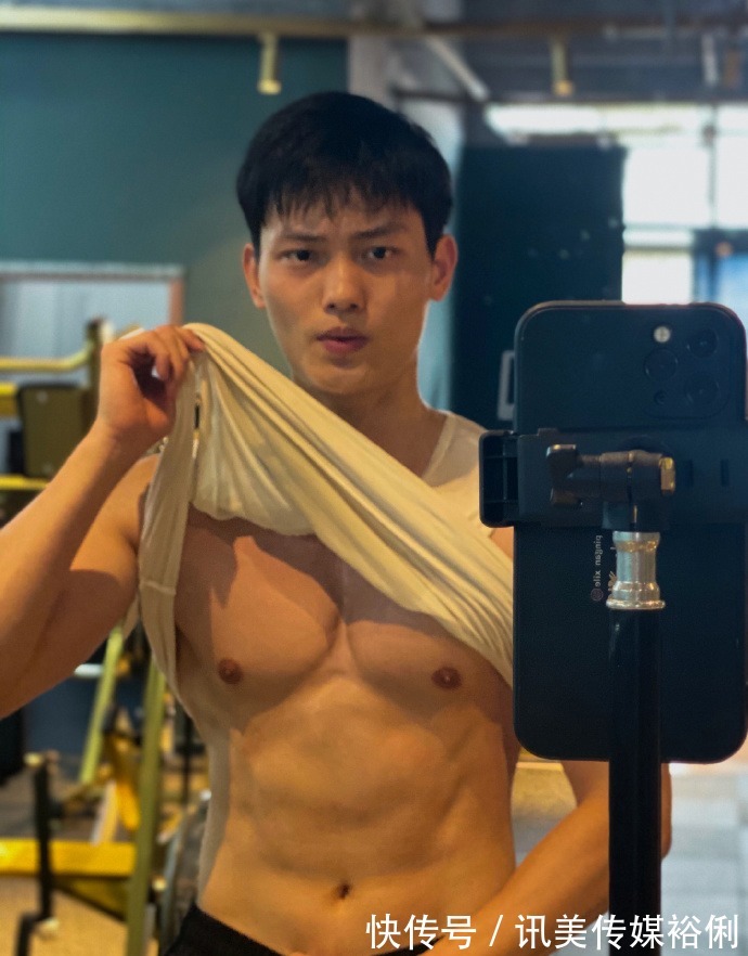 小哥|鼻子高又挺的肌肉小哥，最近练的勤，纬度真的又大很多！