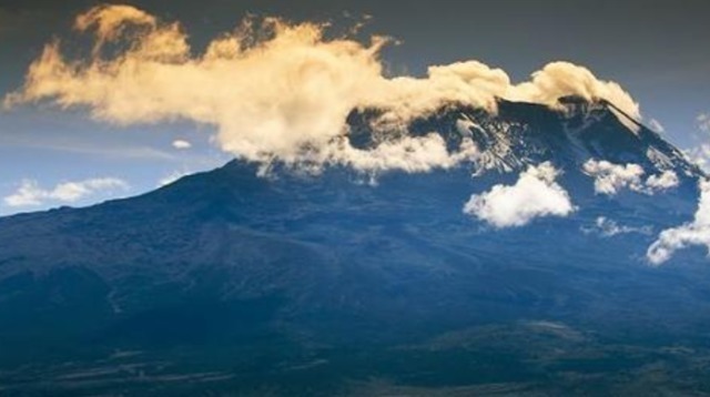 白雪云|非洲的“屋脊”，世界上唯一一座位于赤道上的雪山，堪称奇迹！