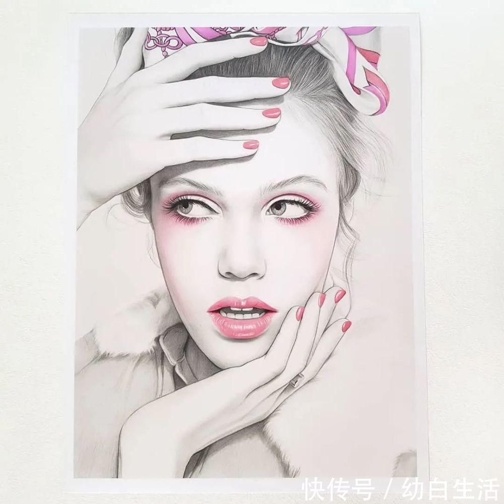 手绘$总被怼素描画得像头盔,瞧她用自动铅笔画,笔笔都是功力,厉害了!