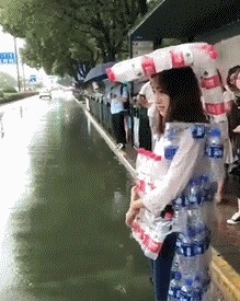 |搞笑GIF：哈哈，妹子我是来看比赛的，不是来笑你的哈