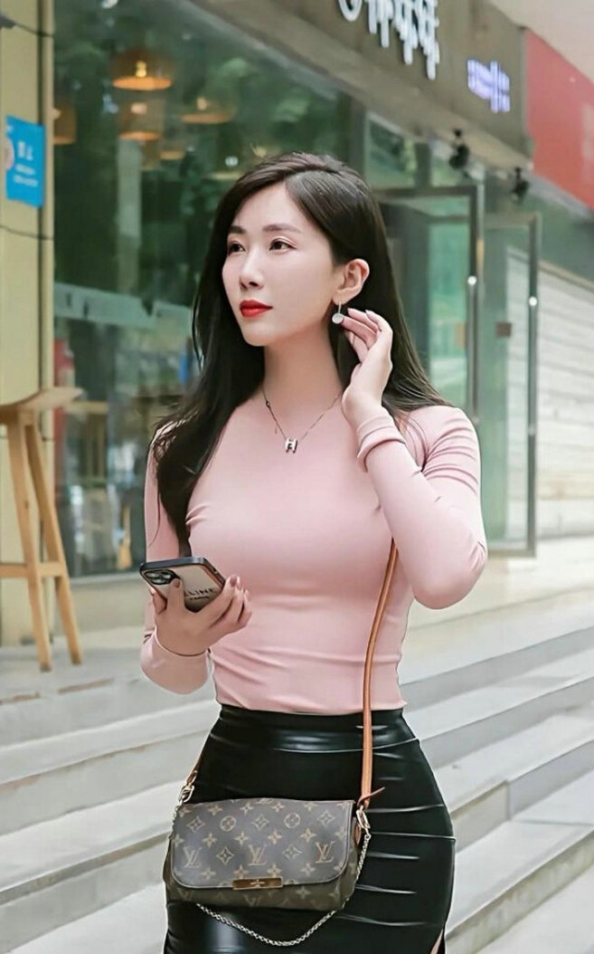 夏日|夏日裙装穿搭,自然少不了短袖连衣裙,简约时尚又显气质