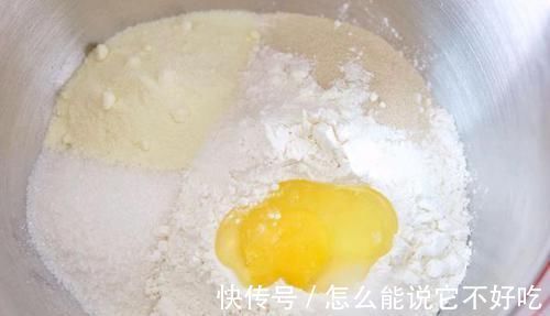面团|还在买面包?5分钟教大家家制作金枪鱼面包,大人小孩都爱吃