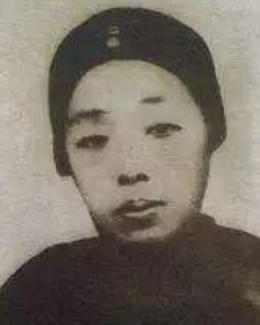 民国|民国寡妇,是慈母也是严父,缩衣节食给老师送钱,培养出一代大师