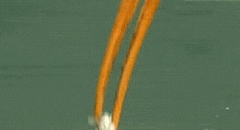 |搞笑GIF:见过荡秋千的,没见过骑摩托车荡秋千的