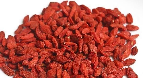 肝脏|枸杞配“一物”泡水，坚持喝3天，肾补满了，肝也变“干净”