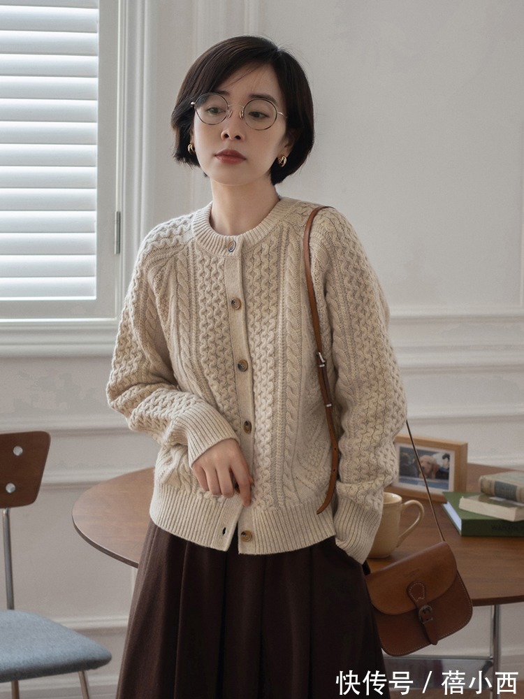 小姐姐|真正优雅的女人都爱这一组搭配:针织衫+半身裙,虽简约却很高级