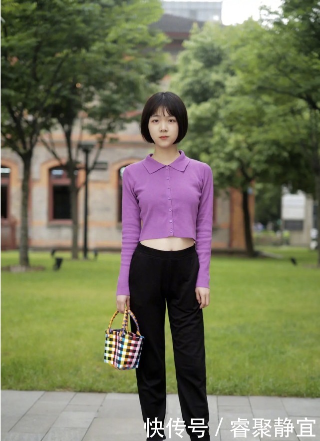 皮肤偏黄的女人,春季穿“上衣”,选哪个颜色更显白提气质?