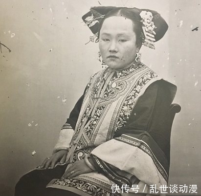真实|清朝真实老照片:大臣家的夫人丑出天际,最后一张神似打狗棒!