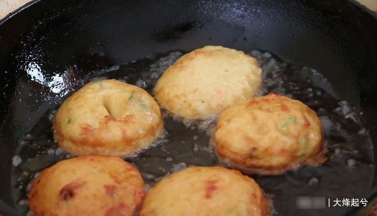 面粉加鸡蛋做法,不蒸不烙,外酥里软,早餐再也不用出去买了