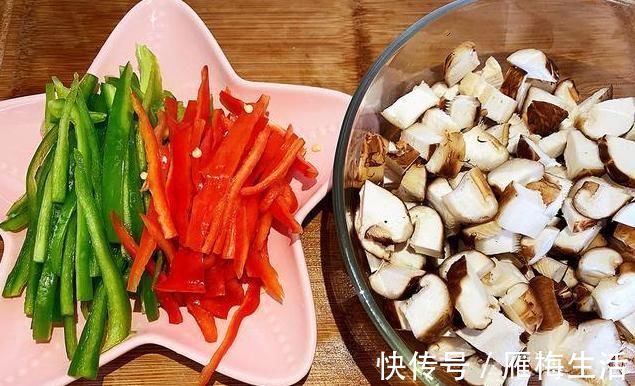 面条这样做太好吃了，加几个香菇一块鸡肉，汤鲜味浓