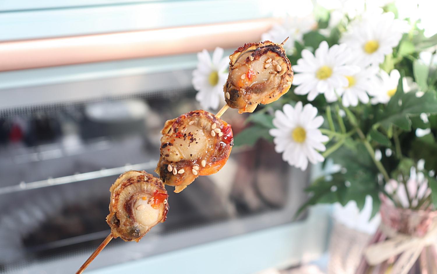 自己做烤扇贝串,鲜香十足,比外面的烧烤摊的还好吃