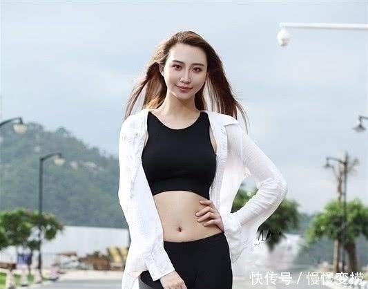 打底裤能够很好地提升视觉比例,休闲百搭又很保暖