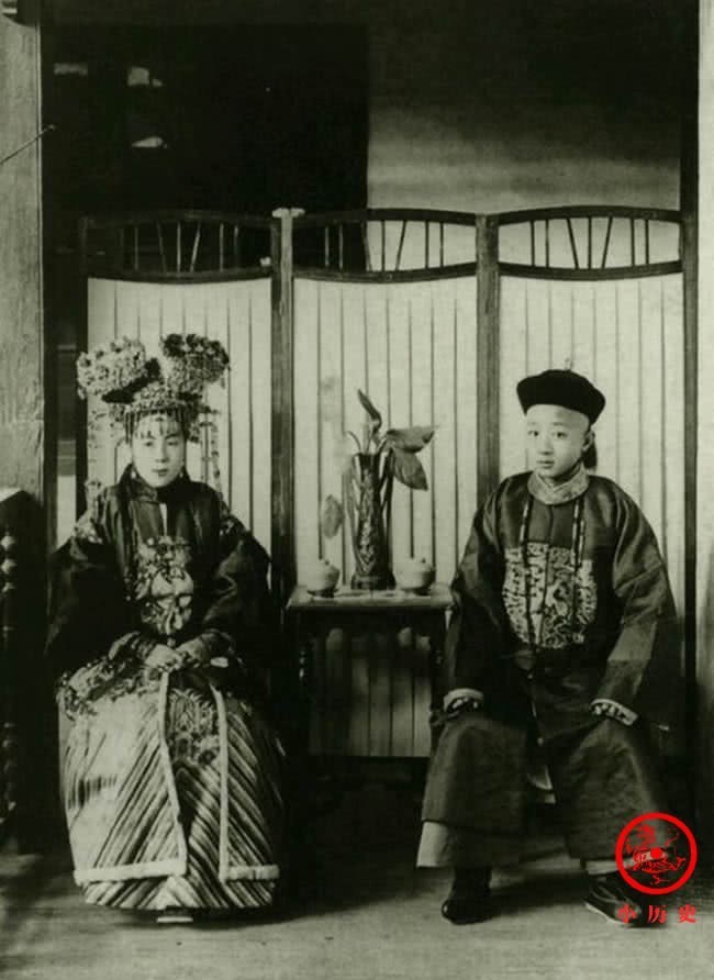 清末|清末民初王公贵族生活照:结婚礼服很精美,大臣肥头大耳