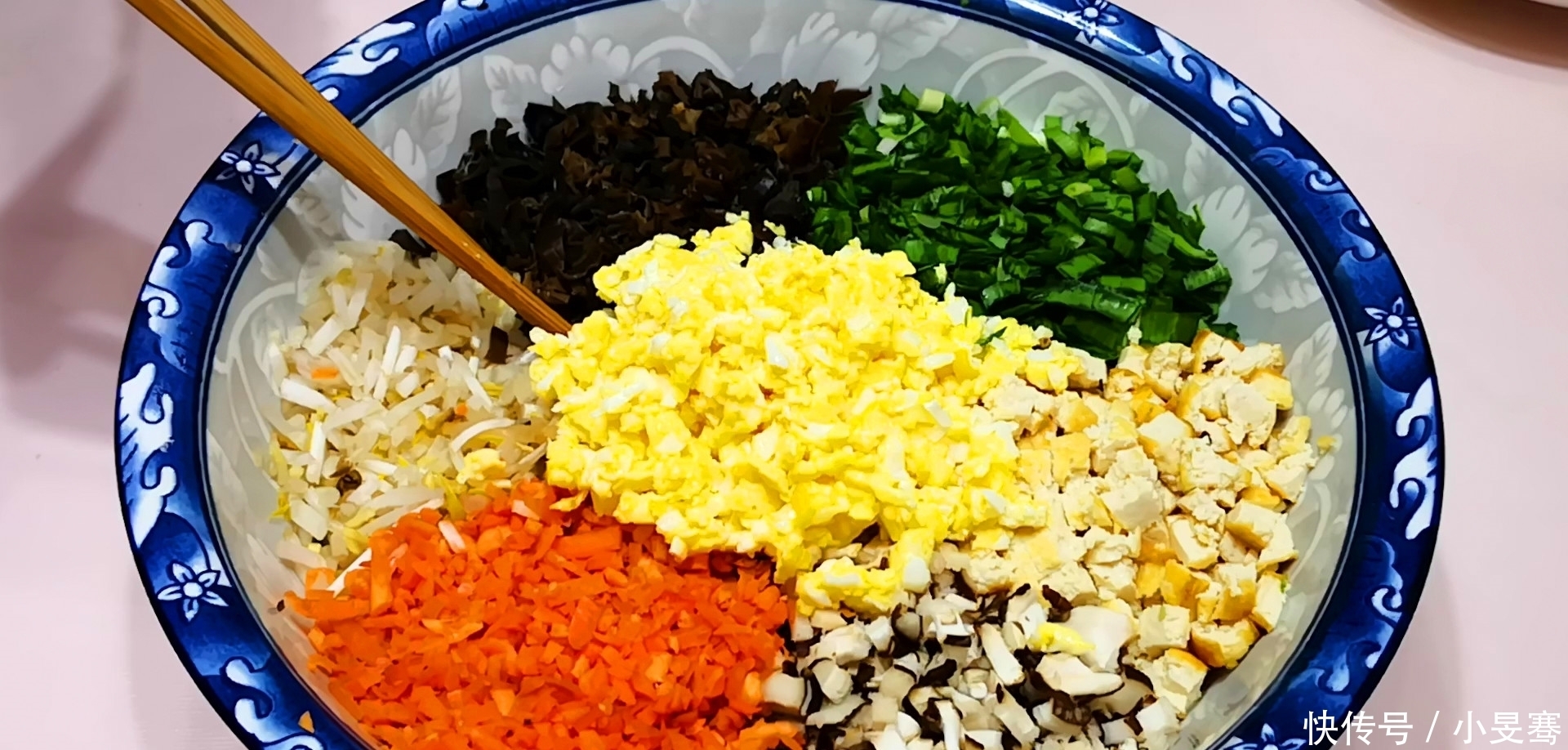 先加盐|拌饺子馅,油和盐先加哪个?以前没注意,难怪饺子没有饭馆的好吃