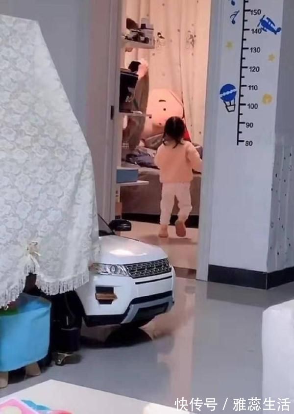 父母|妹妹想进哥哥房间蹭睡,费尽心机爬上哥哥的床,哥哥的反应太无情