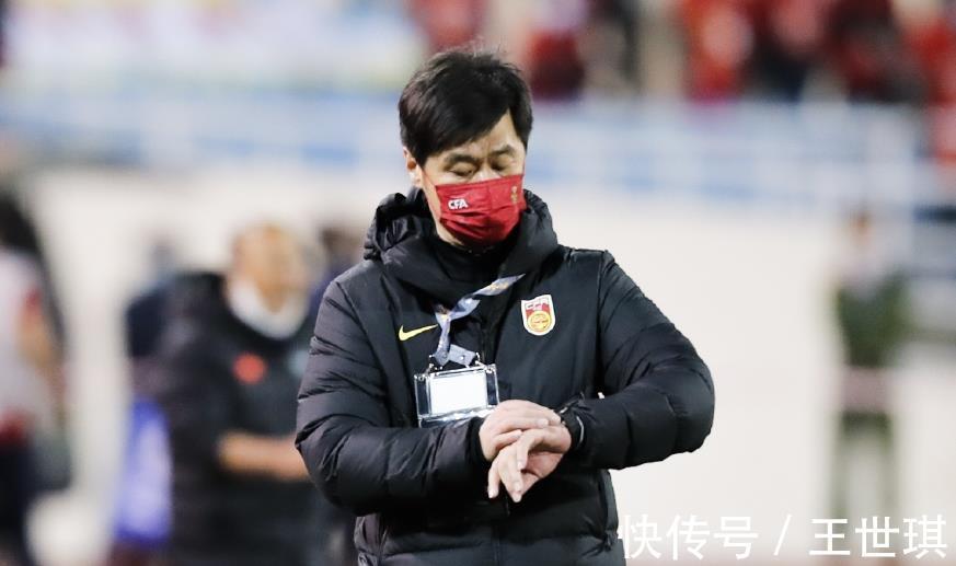 越南队|表现不及格!完败越南后颜骏凌引质疑:为何他能锁定国足首发?