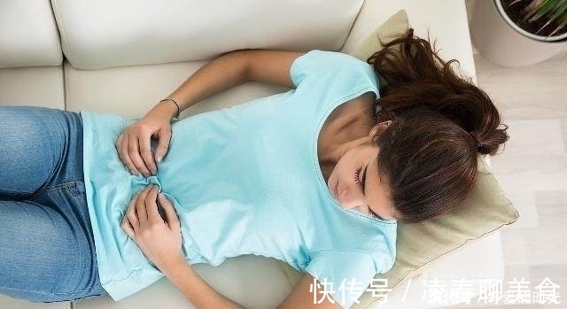 嘴唇|身上此2处变“黑”，可能是“子宫垃圾”过多，早知道早好