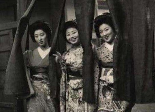 程度|二战时期，日本女人为了效忠天皇，究竟敢疯狂到什么程度？