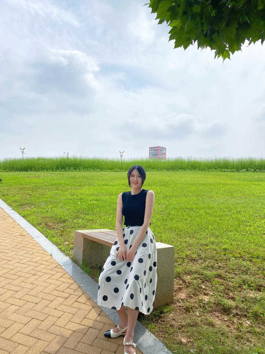 流行色|奔三奔四中年女性的穿搭技巧,减龄又时髦,分享几款穿搭方法