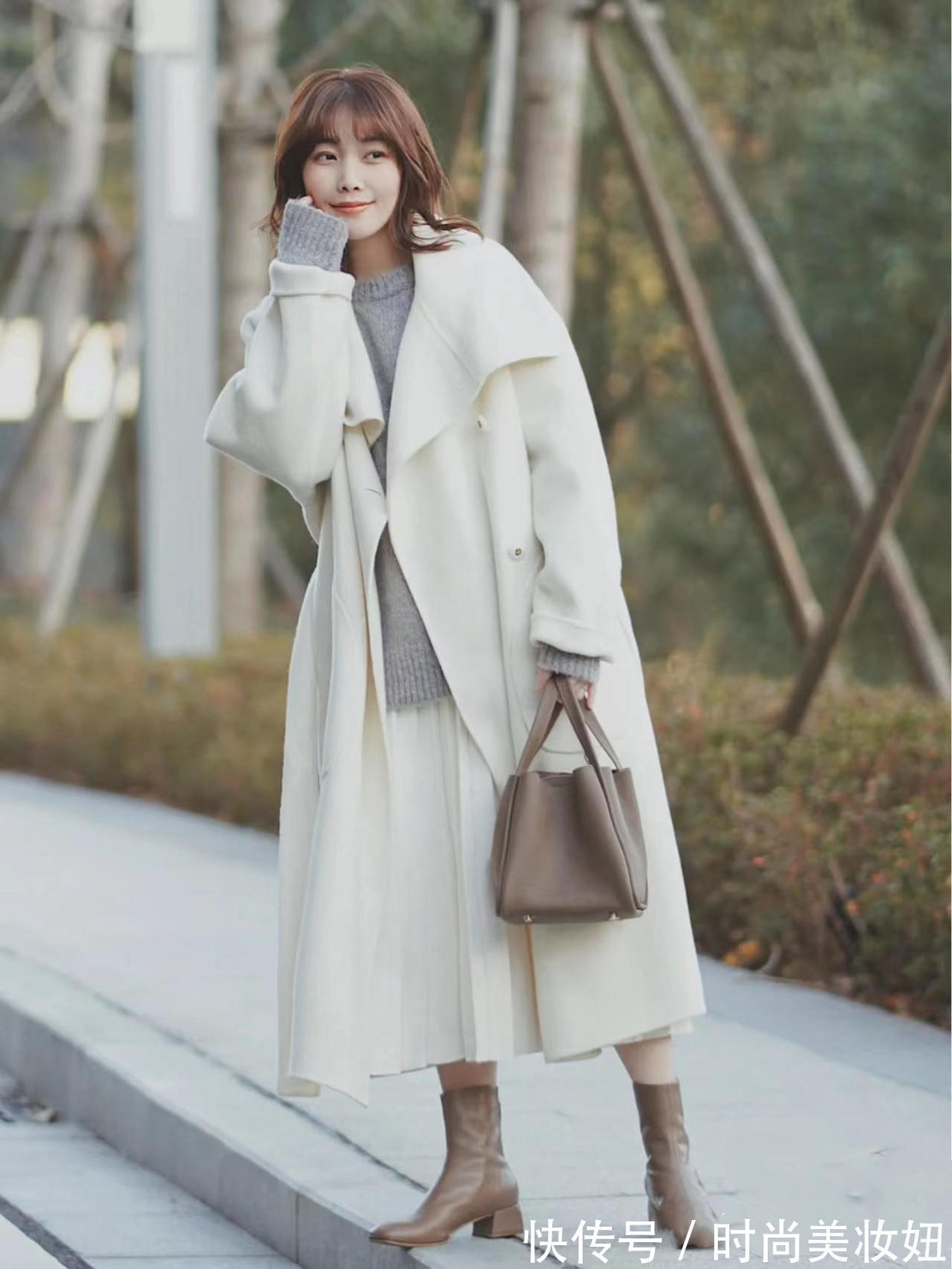下半身 “百褶裙+短靴”才是冬季正确打开方式,优雅显气质,适合40岁