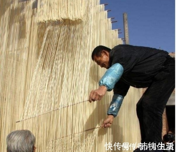 买面条时,若看到这“两个字”,千万不要吃更别买,别因贪吃闯祸