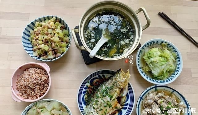 实在|80后爸爸晒晚餐,朋友圈火了,5菜1汤,网友比送鲜花实在多了