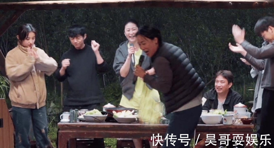 cp|张艺兴替杨紫报一掌之仇，高情商回绝那英，这对cp隔空互动太甜了