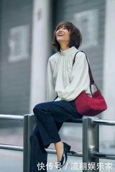 比三木妈妈还优雅的51岁博主,不戴帽子和腰带,极简穿搭照样高级