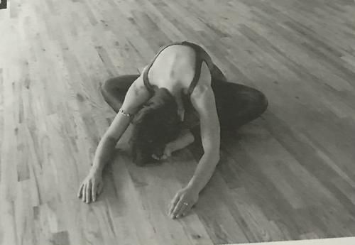 耻骨|为什么我建议女人多练阴瑜伽中蝴蝶式