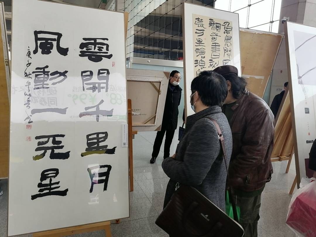  发展|成都东站变美术馆 助力东部新区发展 成都文艺志愿者再出发