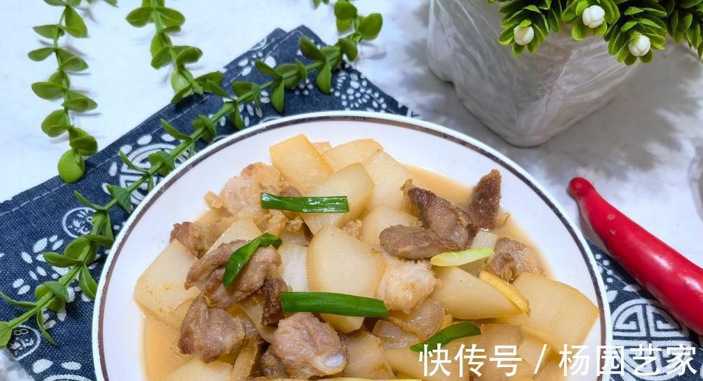 寒露后，这碱性菜吃它正当季，和猪肉是一对，简单一炒营养美味