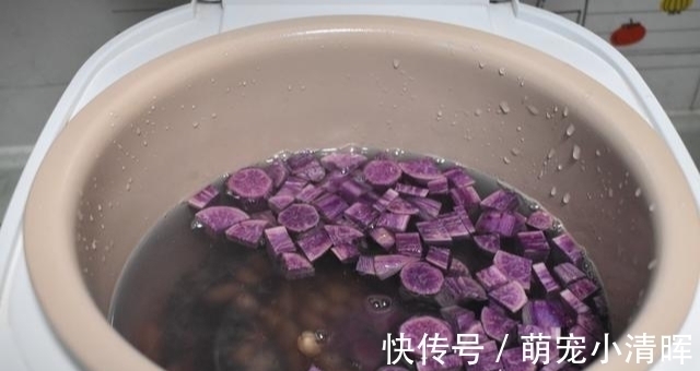 立秋后,多吃这碱性食物,搭配四种食材煮粥,香滑浓稠滋润去秋燥