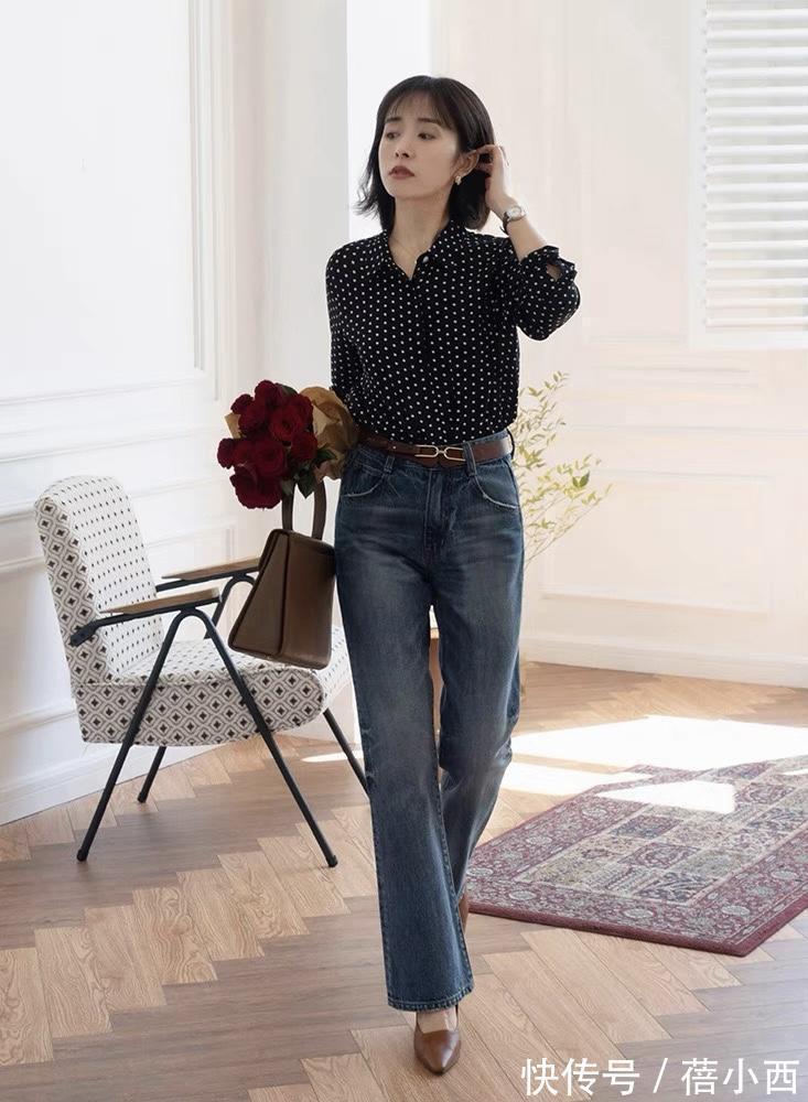 水洗|奔三奔四的女人,还是穿“牛仔裤”最时髦,搭配毛衣、衬衫真高级