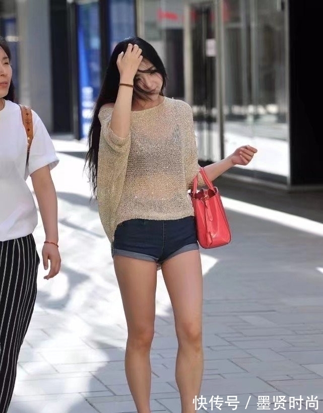 魅力 无穷魅力的牛仔短裤,不仅率性又自然,还能在视觉上修饰腿型!