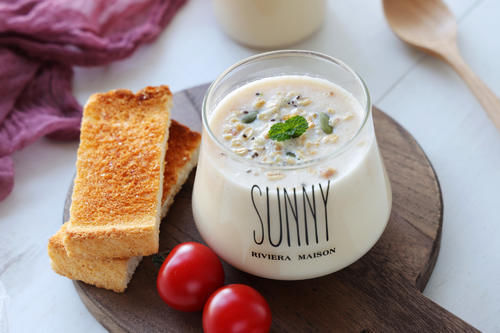 比牛奶营养，比豆浆好喝，2分钟就搞定了，尤其适合冬季饮用！