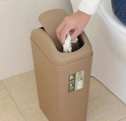 上完厕所后别再把废纸丢垃圾桶了,建议大家这样做,干净又卫生!