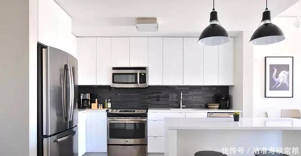 不能放进微波炉的10种东西,很多人第一个就弄错了,太危险了