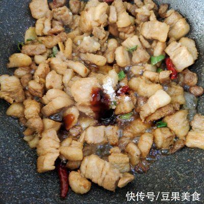 大厨教我的家庭版红烧肉的做法，确实比我自己做的讲究