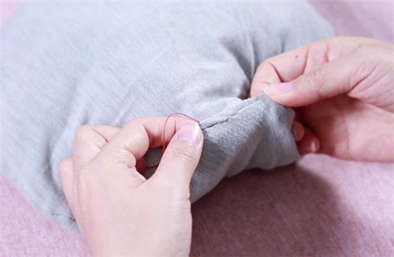 抱枕|把锅盖放在旧衣服上缝一缝,一年省下不少钱,全家人抢着用