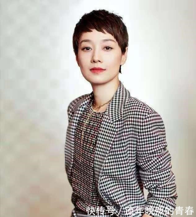 发型 女人过了45岁尽量别留长发、烫卷发!推荐这5款发型,太减龄