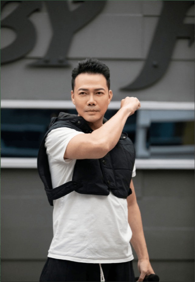 片酬|陈小春林志炫等人齐上《披荆斩棘的哥哥》，业内人爆料称港台艺人上内地节目要自降片酬