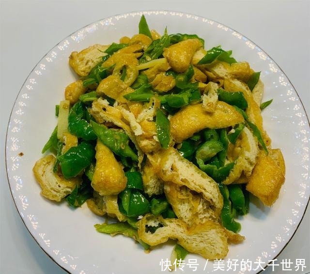 青椒豆腐泡,十分钟搞定,好吃又下饭!