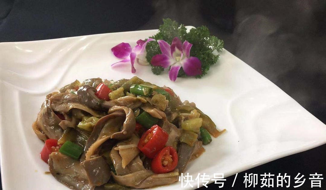 沥干|教你营养好吃的酸菜炒猪肚条,美味解馋很过瘾,孩子们都抢着吃!