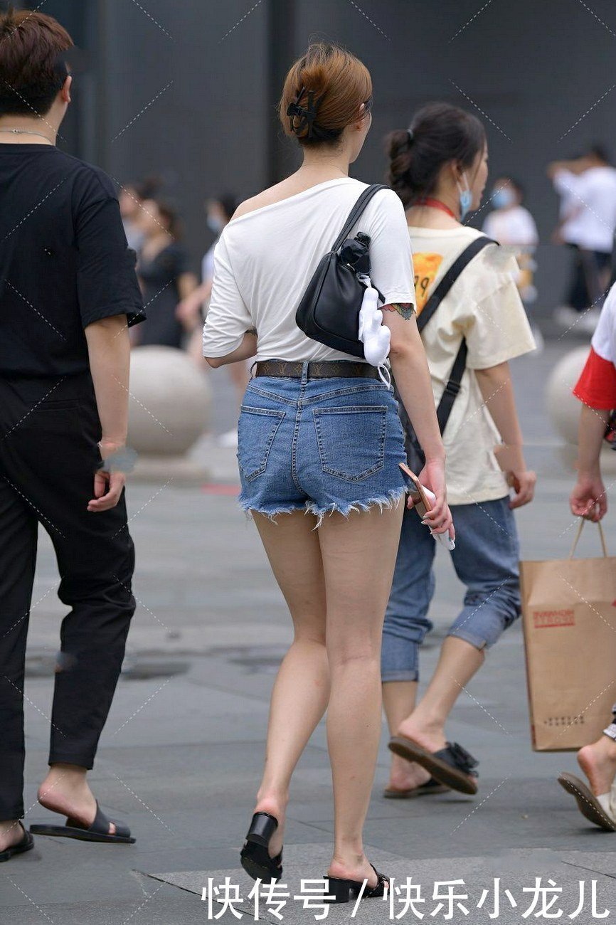 搭配|姑娘整体感觉一看就不像一般人,搭配精致高级!