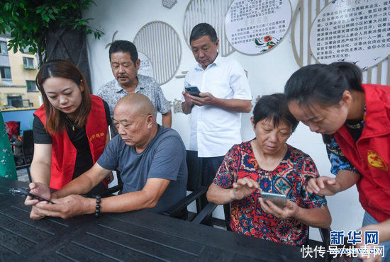 技能|志愿者助老学习互联网技能