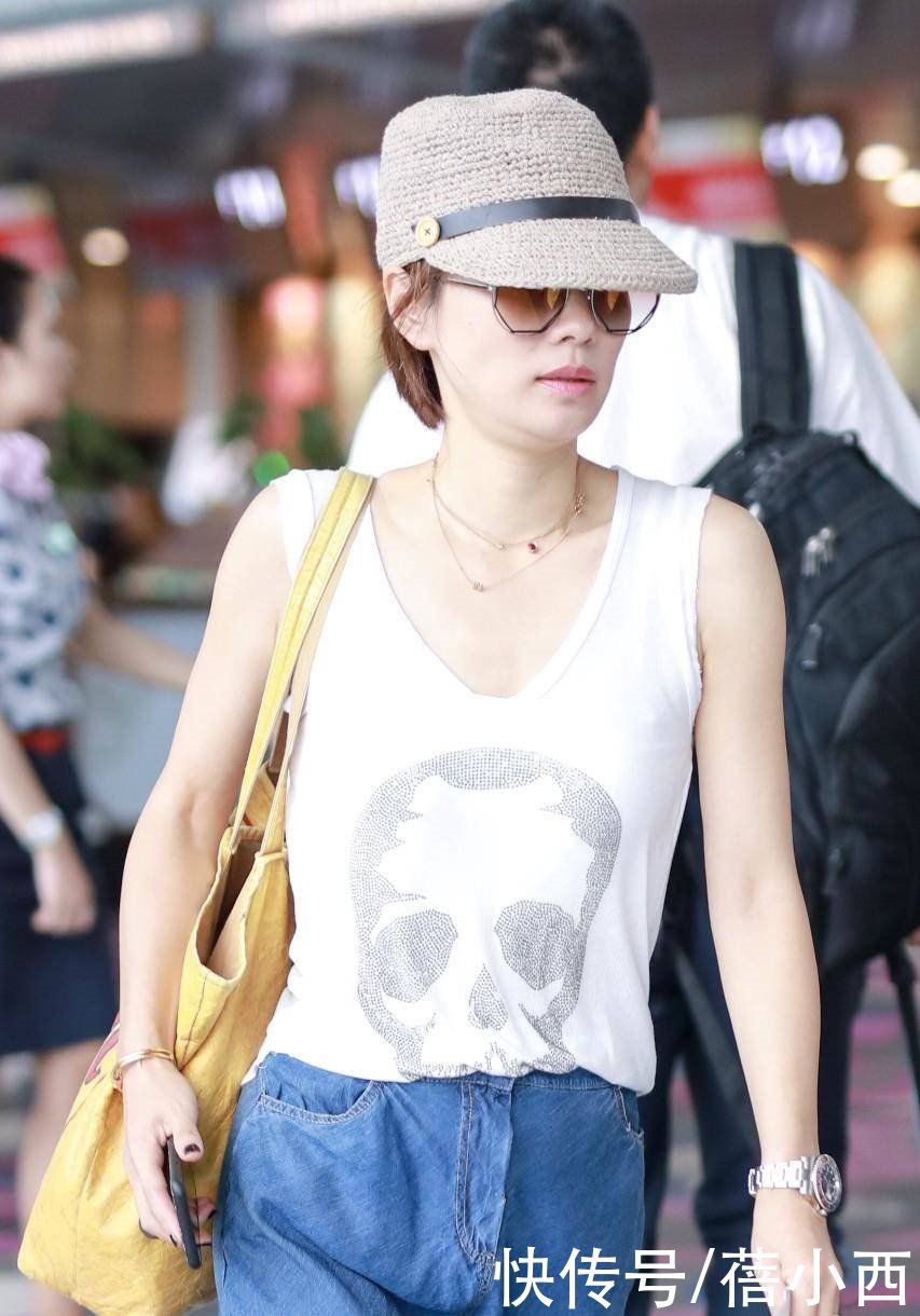 穿搭|马伊琍的私服穿搭又要火了，背心+半身裙简约又清凉，照穿也时髦