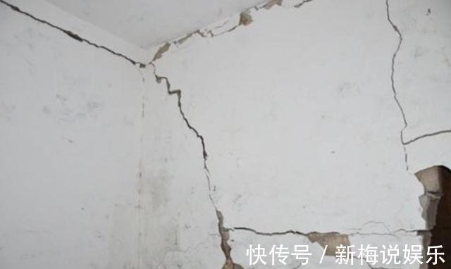 墙面|墙面开裂原因多,刷漆不当有影响,乳胶漆施工监工3要点