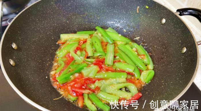 手软|初秋,遇到此菜别手软,比苦瓜营养,比黄瓜鲜,每天吃点对皮肤好